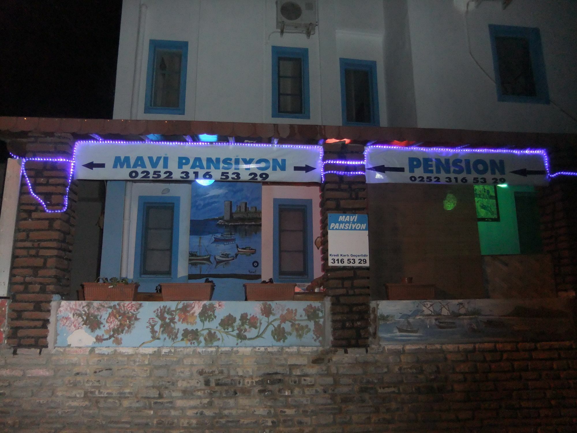 Goekmavi Hostel